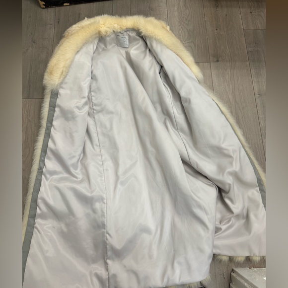 SAGA FOX Elegant White Long Fur Coat - Picture 8 of 12